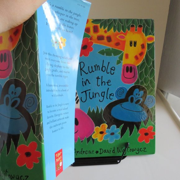 RUMBLE IN THE JUNGLE Giles Andreae HARDBACK W/JACKET & AUDIO CD - Picture 2 of 7
